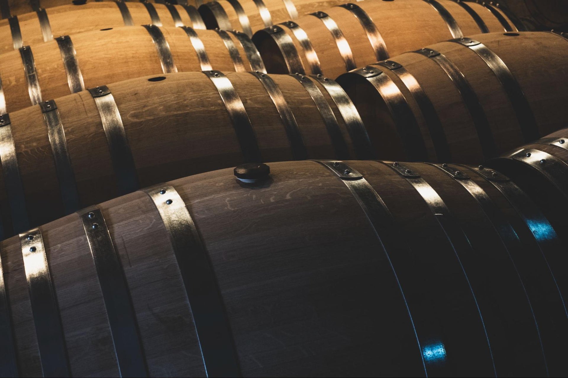 oak wine barrels for aging